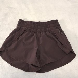 Lululemon Tracker shorts size 4